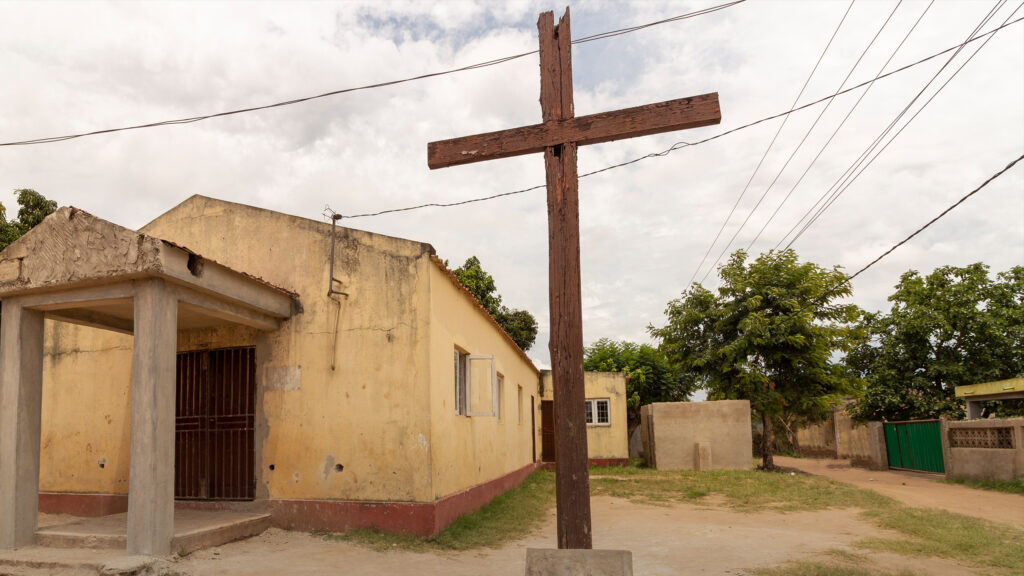 Muslims decapitated or shot 30 Christians in Mozambique, Netanyahu demands release of all 48 hostages in order to end war, MarketWatch: 22 states already in recession